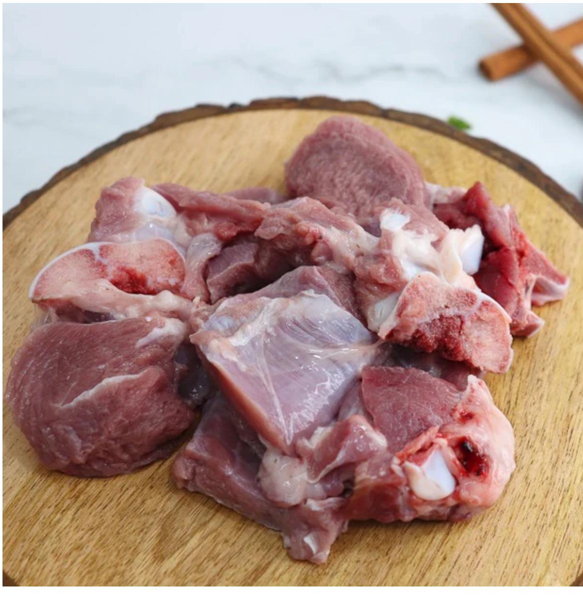 Lamb Shoulder Diced ( On The Bone )£17.99 per kg